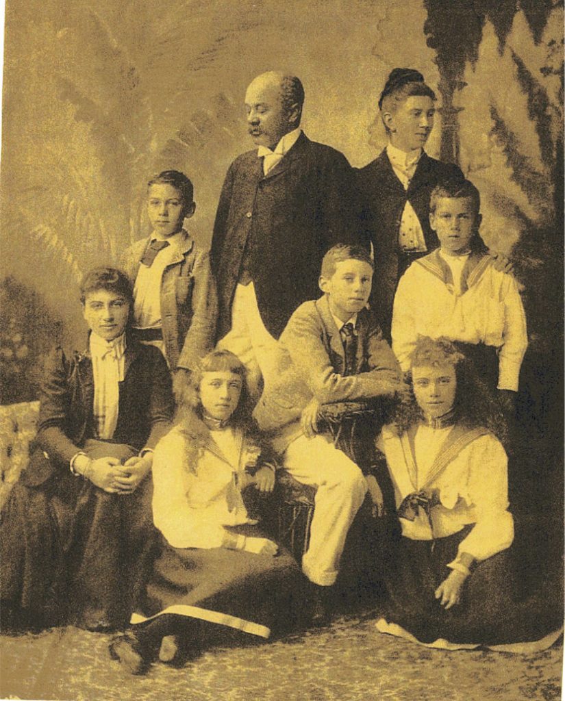 Margaret and Henry Sewell and their 
children Alice, Percy, Beatrice, Nesta, 
Arthur and  Horace