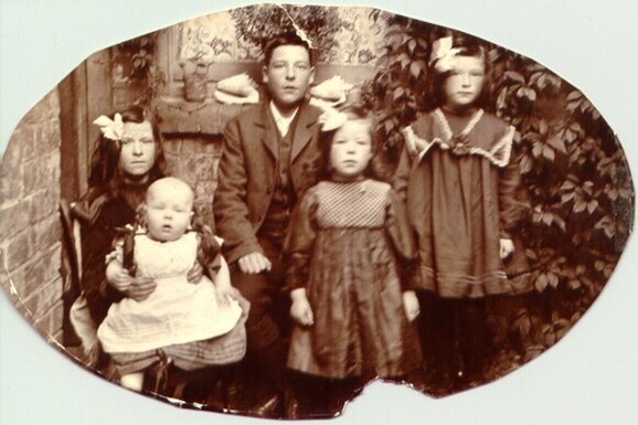 Back row from left to right: Elsie Olivette, George Vincent, 
Annie Mabel. Front row from left to right: Baby Percy and Eva Nellie