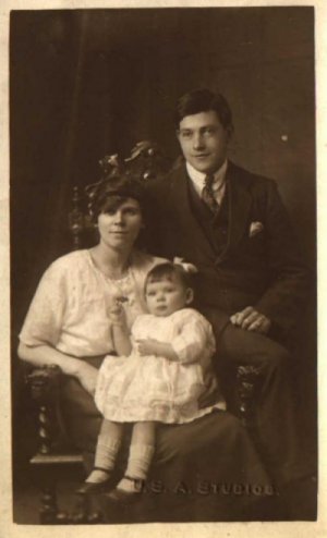 Albert and Jessie Elizabeth (nee Soal) Butler and their daughter Eileen