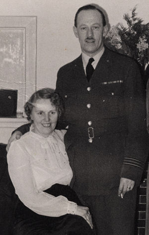 James Lester SOLE and Grace in 1943.