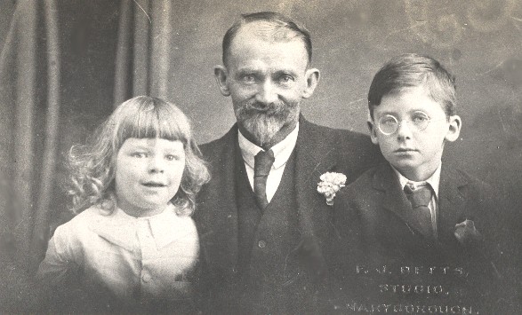 (Johann) Martin SAUL with his two sons, Norman Christian and Geoffrey Vincent Hermann